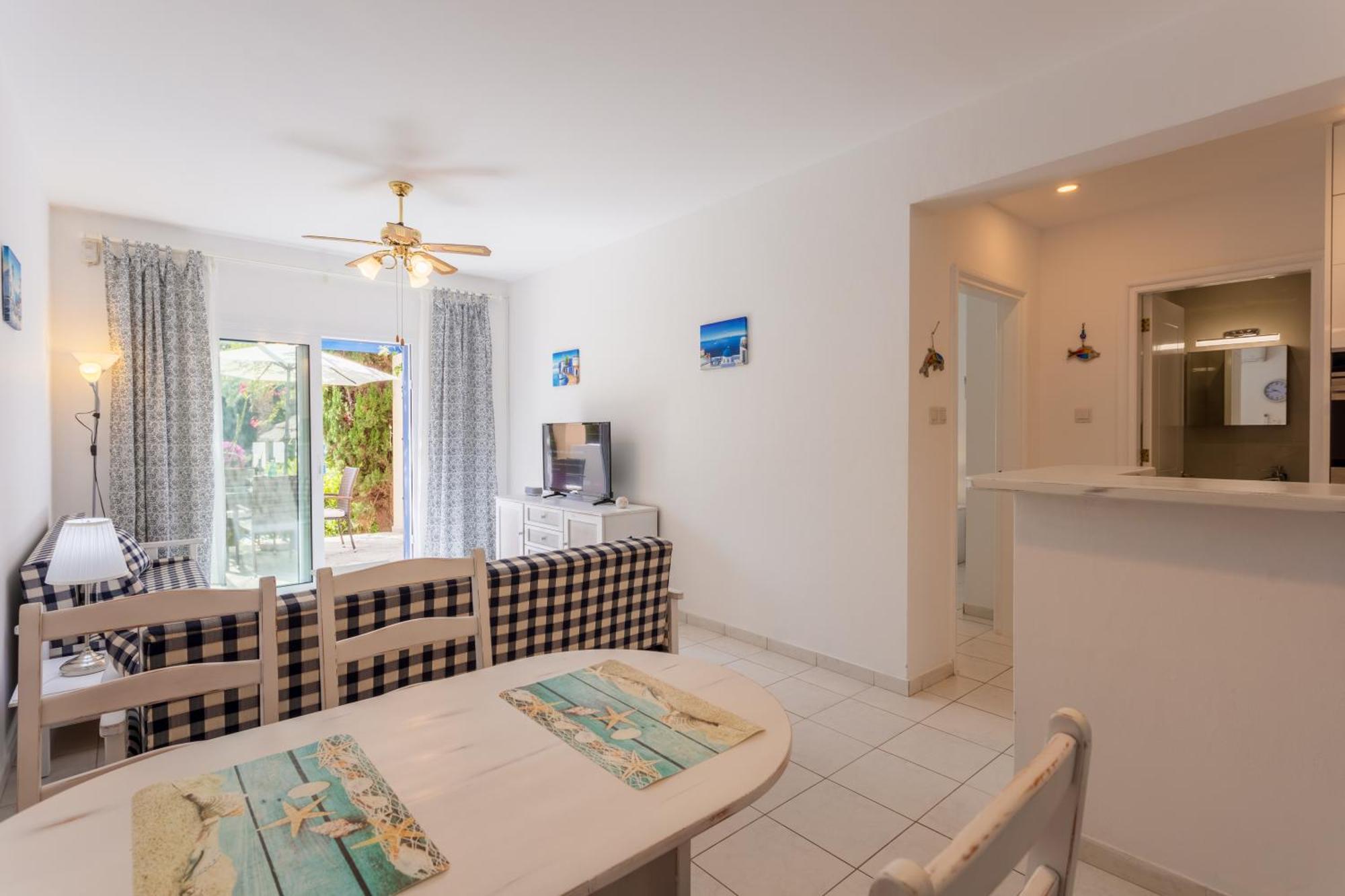 Regina Gardens Lovely Apartment Paphos Exterior photo
