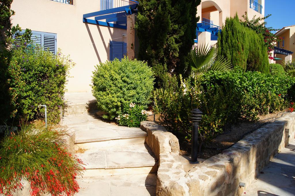Regina Gardens Lovely Apartment Paphos Exterior photo